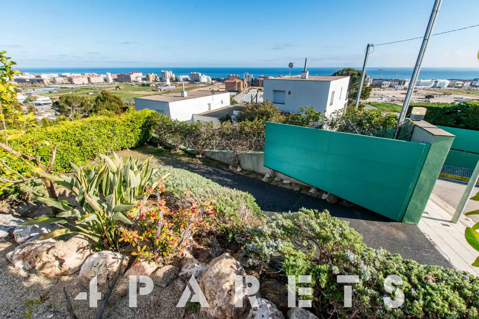 Außenansicht von Einfamilien-Reihenhaus zum Verkauf in Santa Susanna mit Heizung, Privatgarten und Terrasse