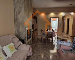 Sala d'estar de Casa adosada en venda en Villanueva de Castellón amb Terrassa i Moblat