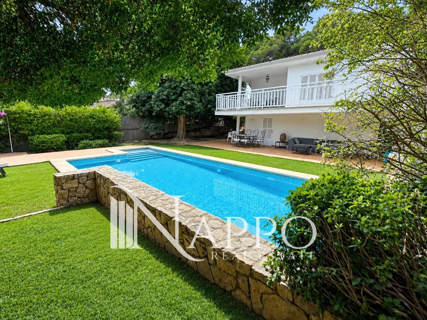 Xalet amb piscina en venda a reina constança