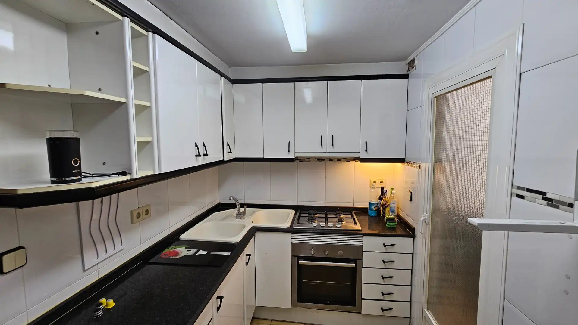 Cocina de Piso en venta en Santa Coloma de Gramenet con Aire acondicionado y Horno