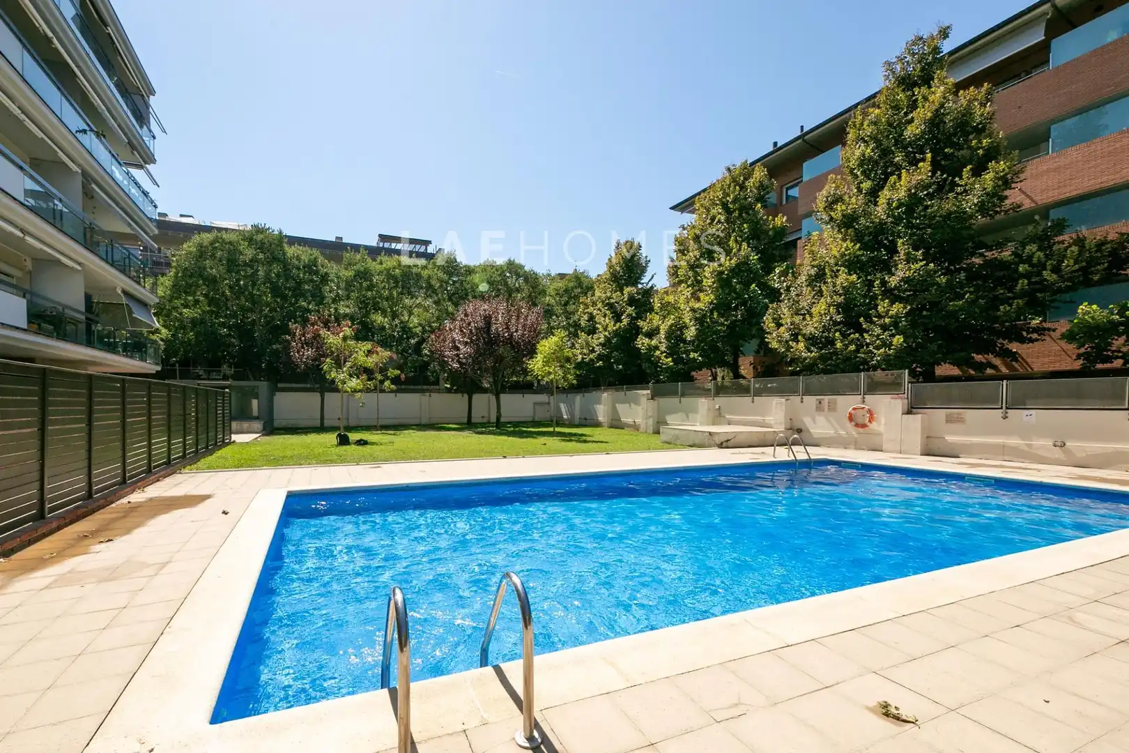 Schwimmbecken von Dachboden zum Verkauf in Sant Cugat del Vallès mit Klimaanlage, Heizung und Privatgarten