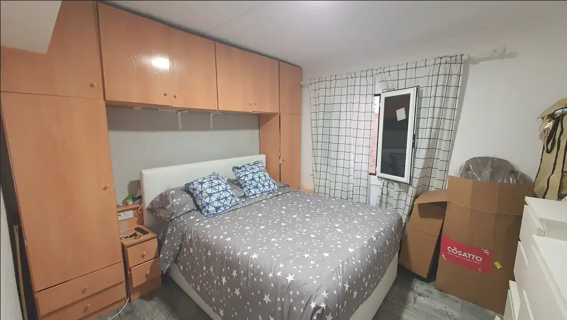 Schlafzimmer von Wohnungen zum Verkauf in L'Hospitalet de Llobregat mit Möbliert, Ofen und Waschmaschine