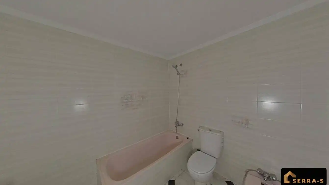Badezimmer von Wohnung zum Verkauf in Mataró mit Balkon