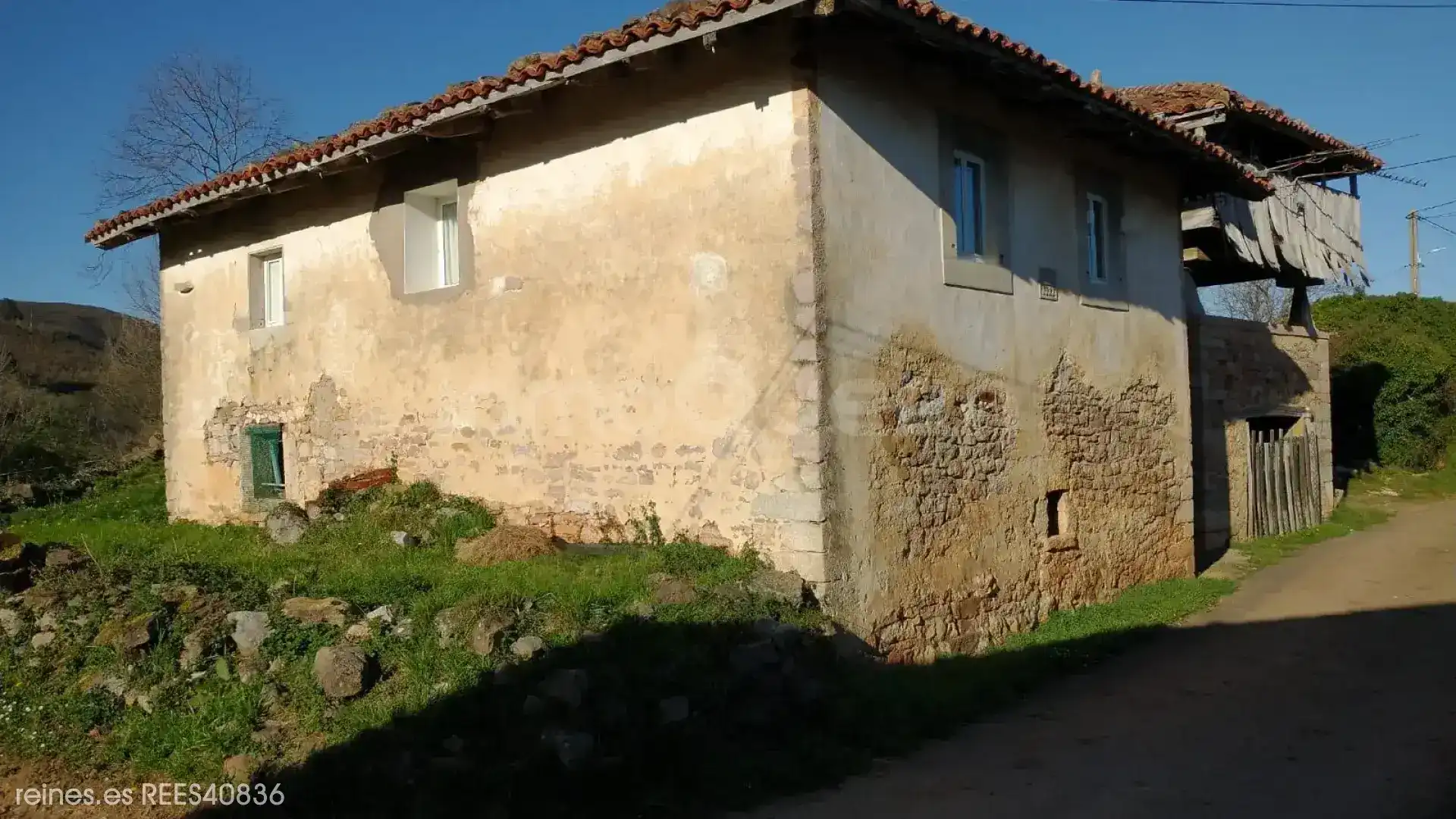 Vista exterior de Casa o xalet en venda en Grado amb Calefacció, Jardí privat i Terrassa