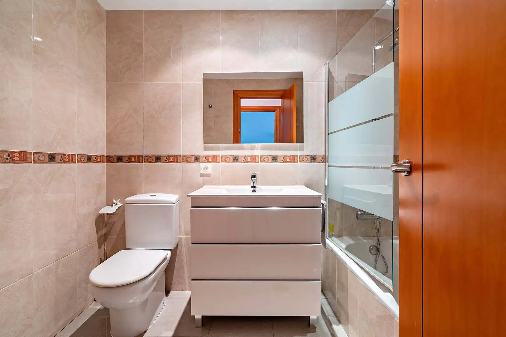 Bathroom of Flat for rent in Roquetas de Mar  with Air Conditioner, Heating and Private garden