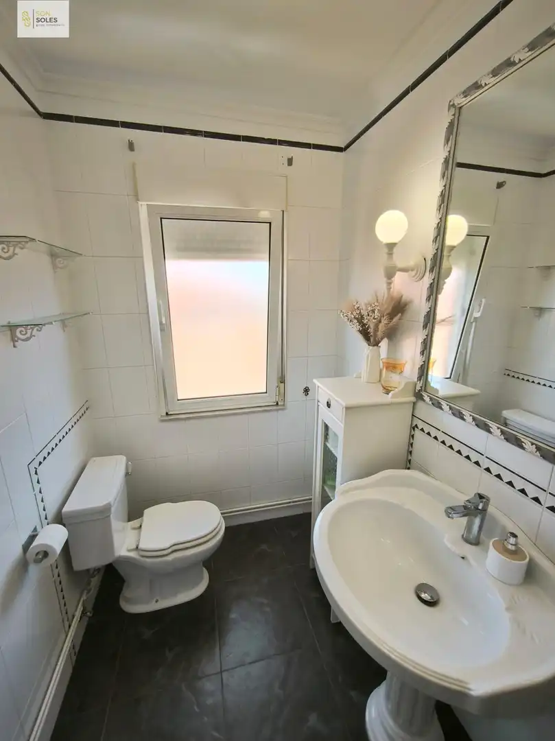 Badezimmer von Wohnung zur Miete in Santander mit Heizung, Parkett und Möbliert