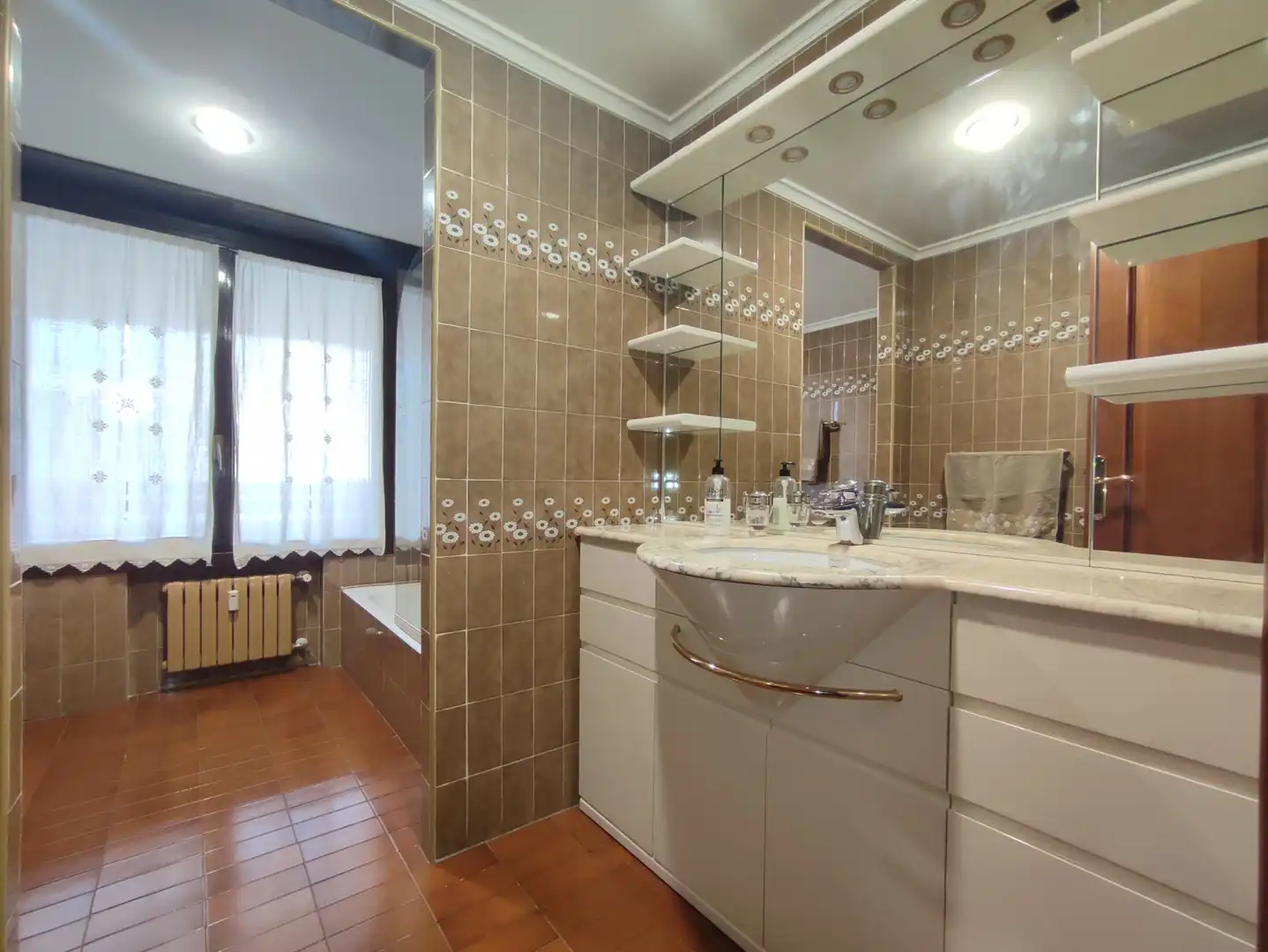 Baño de Piso de alquiler en Gijón  con Calefacción, Parquet y Amueblado