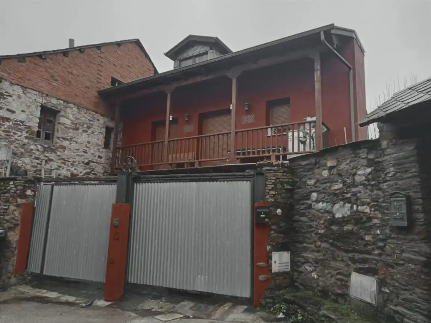 Vista exterior de Casa o xalet en venda en Sobrado (León) amb Balcó