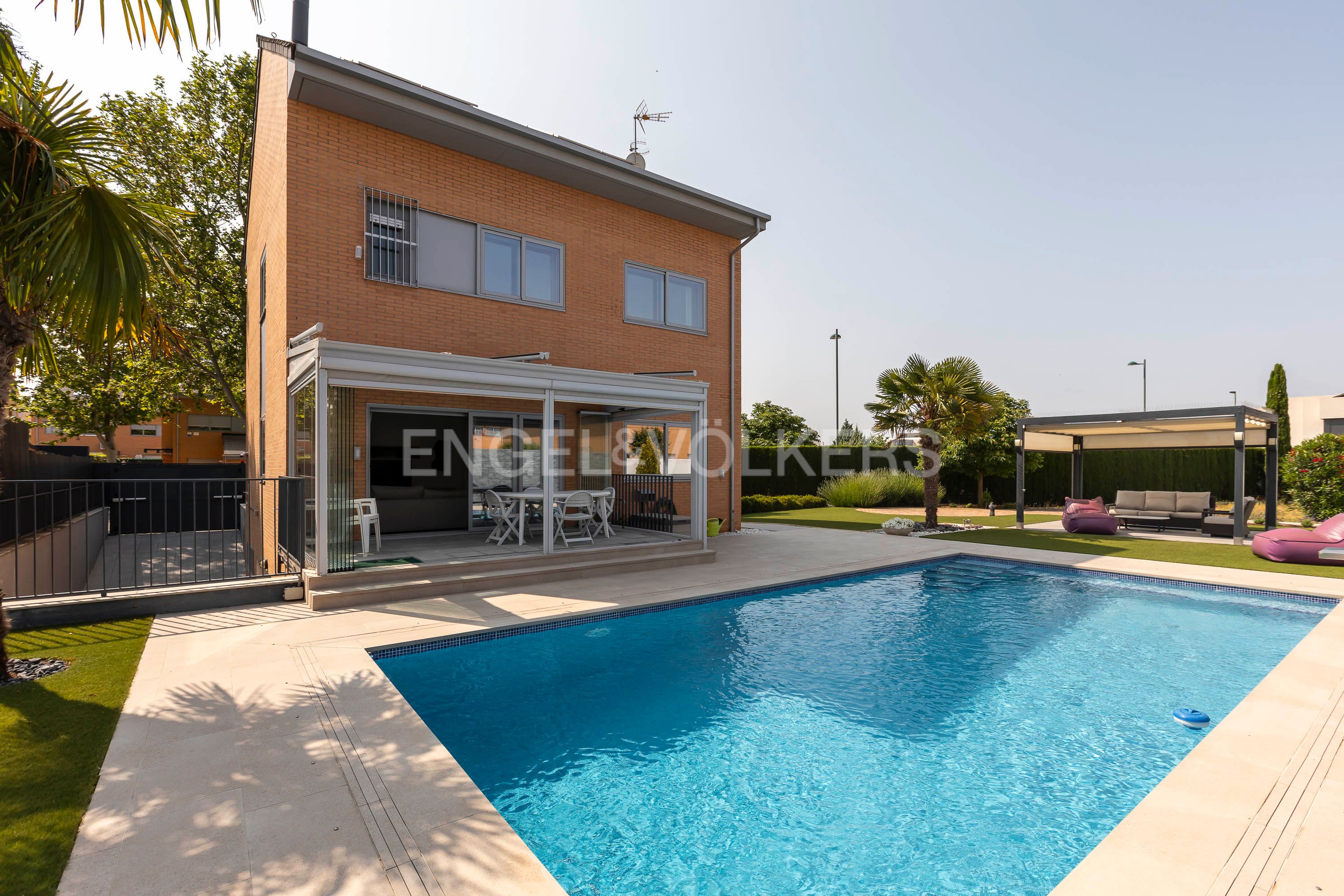 Swimming pool of House or chalet for sale in Villalbilla  with Air Conditioner, Heating and Private garden
