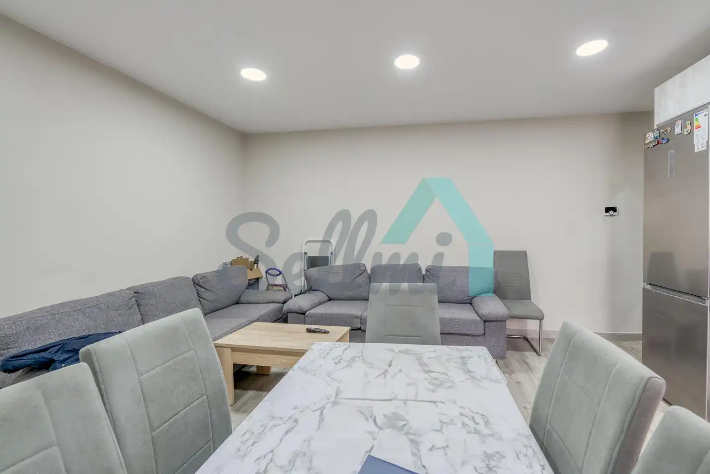 Sala d'estar de Pis per a compartir en Oviedo  amb Calefacció, Parquet i Moblat