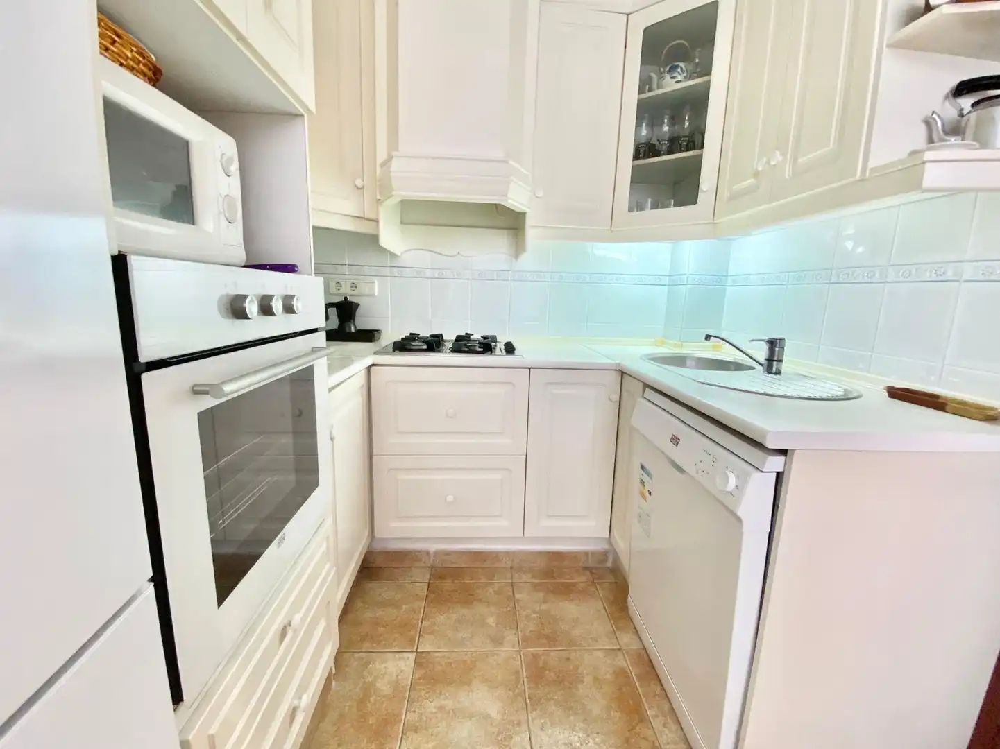 Cuina de Apartament de lloguer en Torrevieja amb Calefacció, Terrassa i Moblat