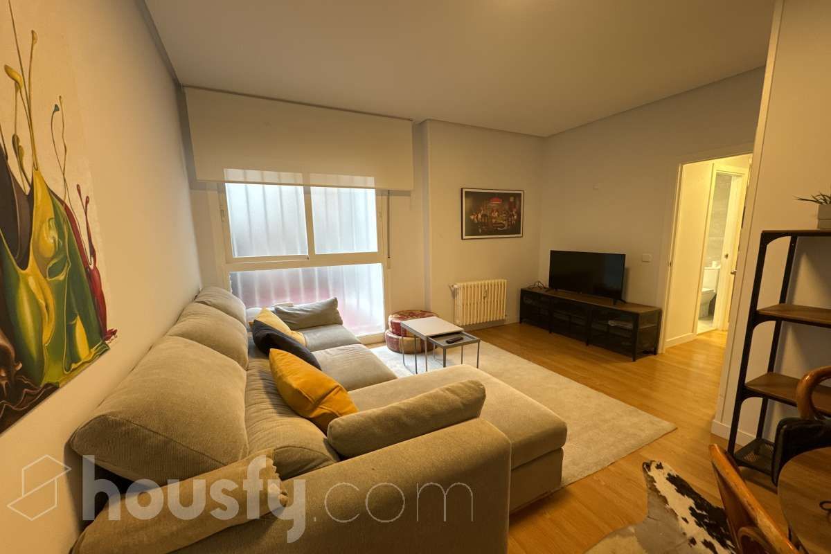 Living room of Flat to rent in  Madrid Capital  with Heating, Parquet flooring and Furnished