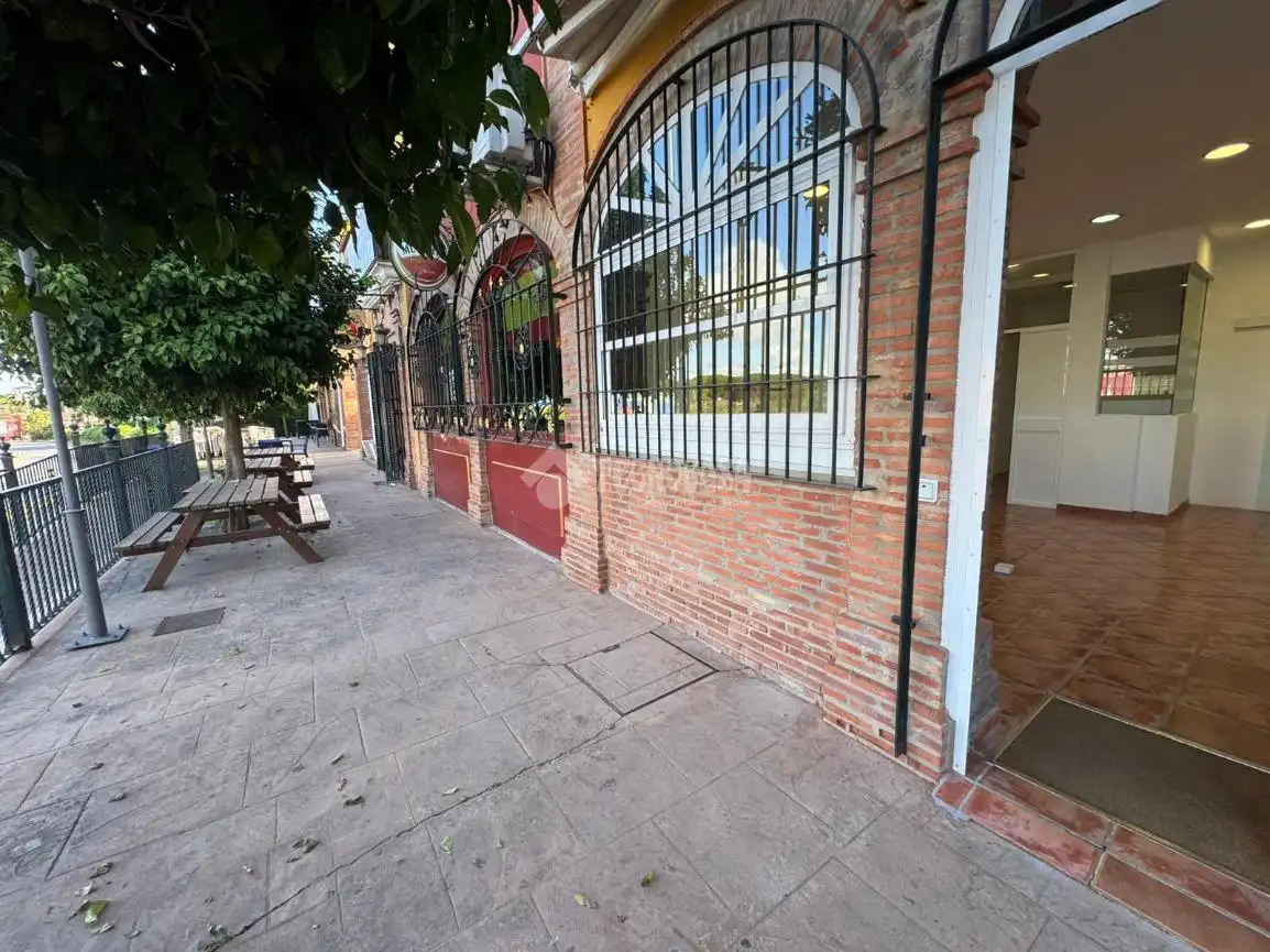 Vista exterior de Local en venta en El Puerto de Santa María