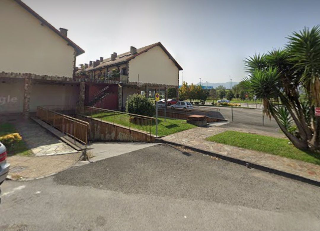 Vista exterior de Garatge en venda en Torrelavega 