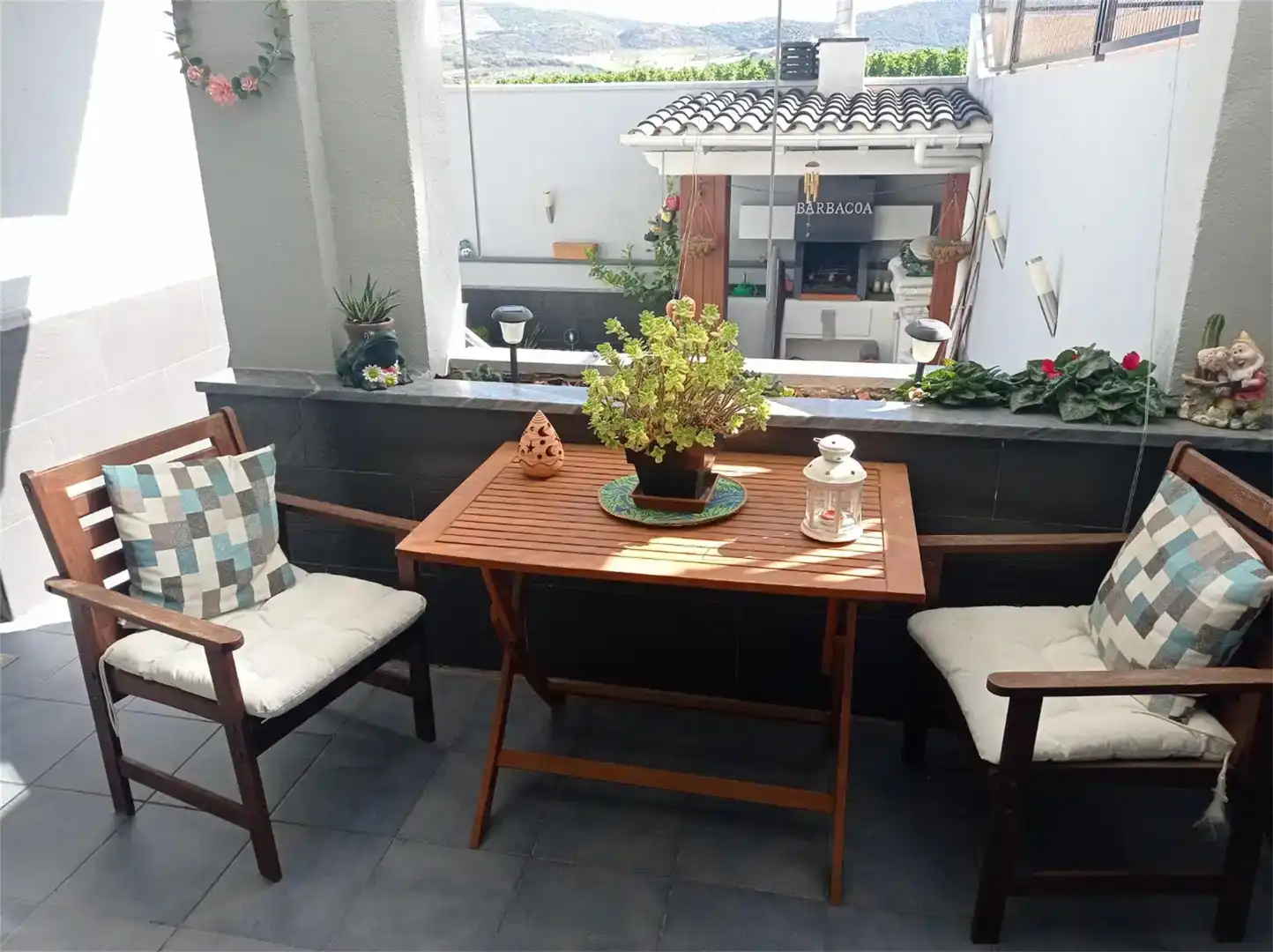 Terrassa de Casa adosada en venda en Alfarnate amb Jardí privat, Traster i Moblat