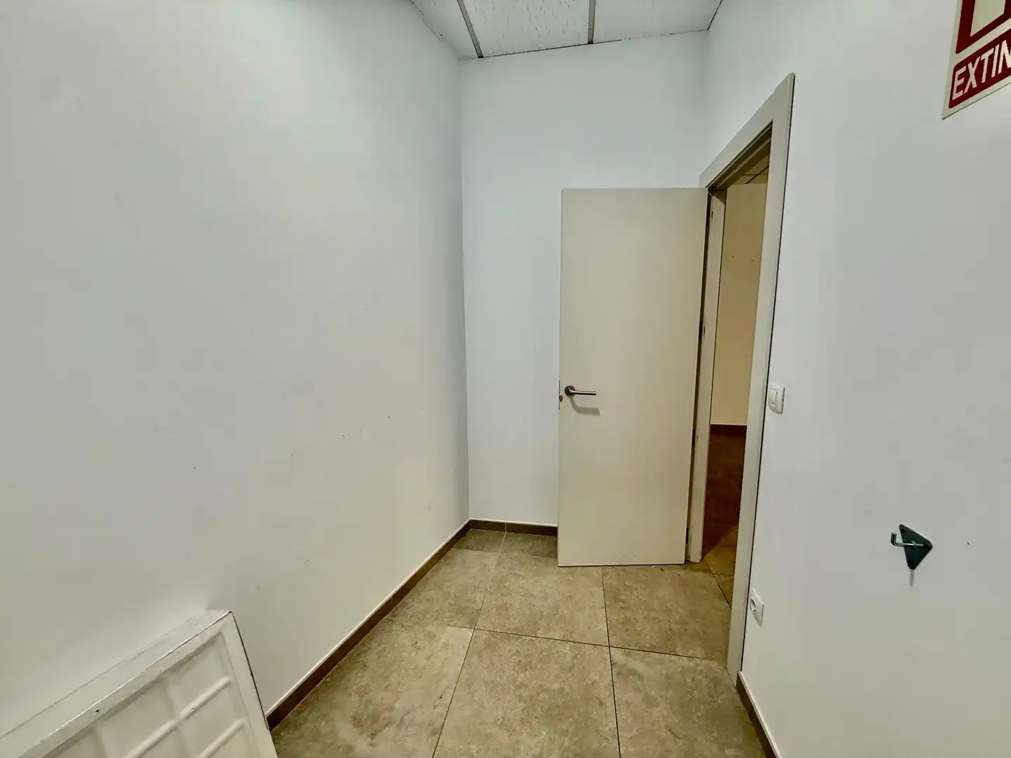 Local comercial en venda a Avenida Lancia 5, imagen 6