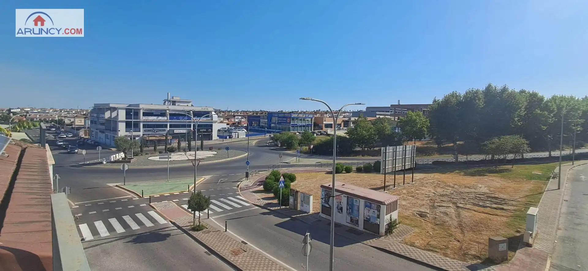 Vista exterior de Casa adosada en venda en Espartinas amb Aire condicionat, Calefacció i Jardí privat