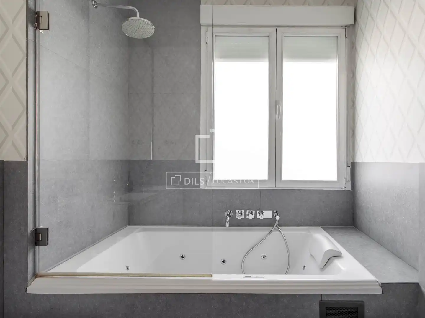 Badezimmer von Wohnung zur Miete in Madrid mit Klimaanlage, Heizung und Parkett