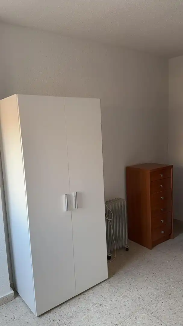 Bedroom of Flat for share in Granada  with Air Conditioner, Terrace and Furnished