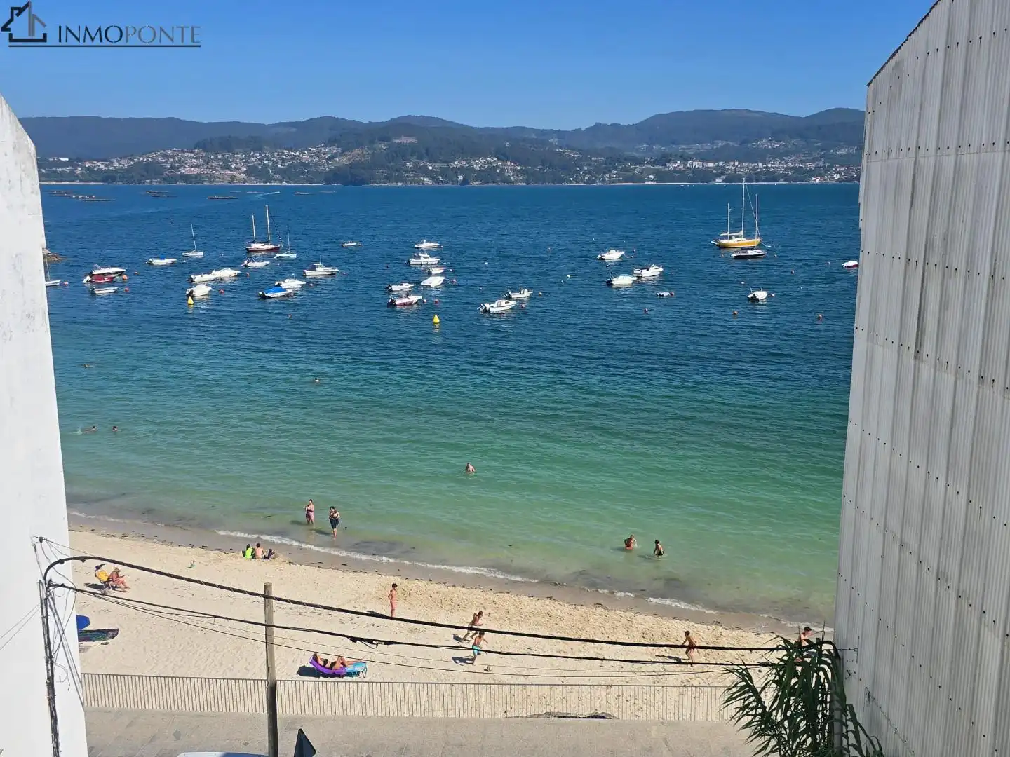 Vista exterior de Casa o xalet en venda en Poio amb Jardí privat