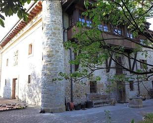 Vista exterior de Finca rústica en venda en Barrundia amb Calefacció, Terrassa i Traster