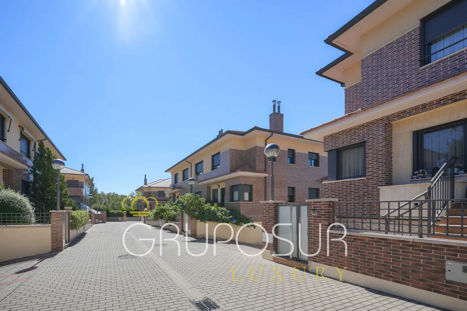 Vista exterior de Casa adosada en venda en Valladolid amb Aire condicionat, Calefacció i Jardí privat