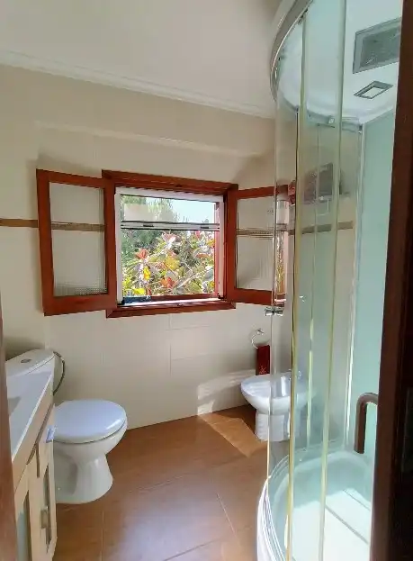 Badezimmer von Haus oder Chalet zum Verkauf in Almazora / Almassora mit Heizung, Privatgarten und Terrasse