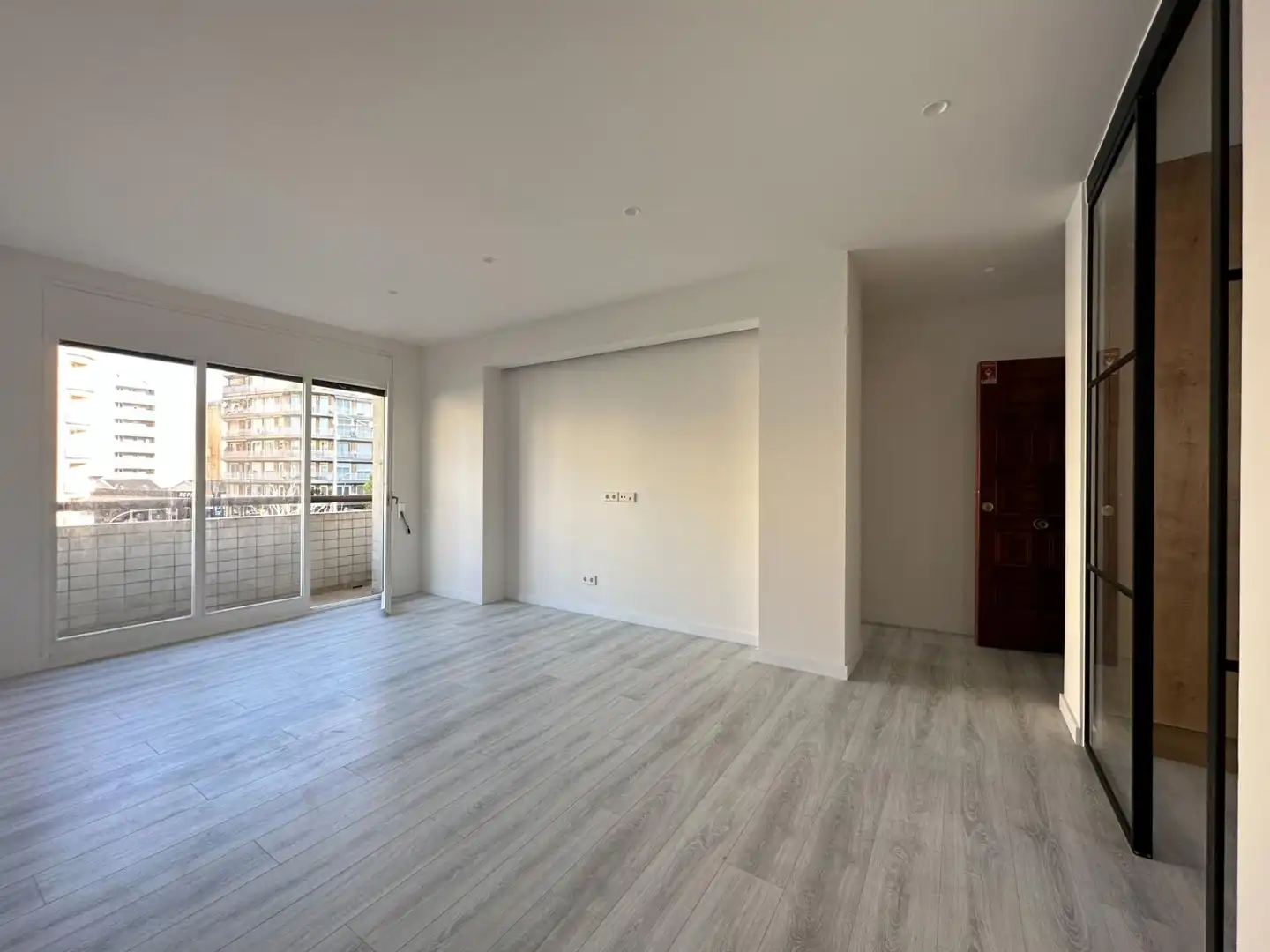 Sala de estar de Piso en venta en Barcelona con Aire acondicionado, Parquet y Balcón