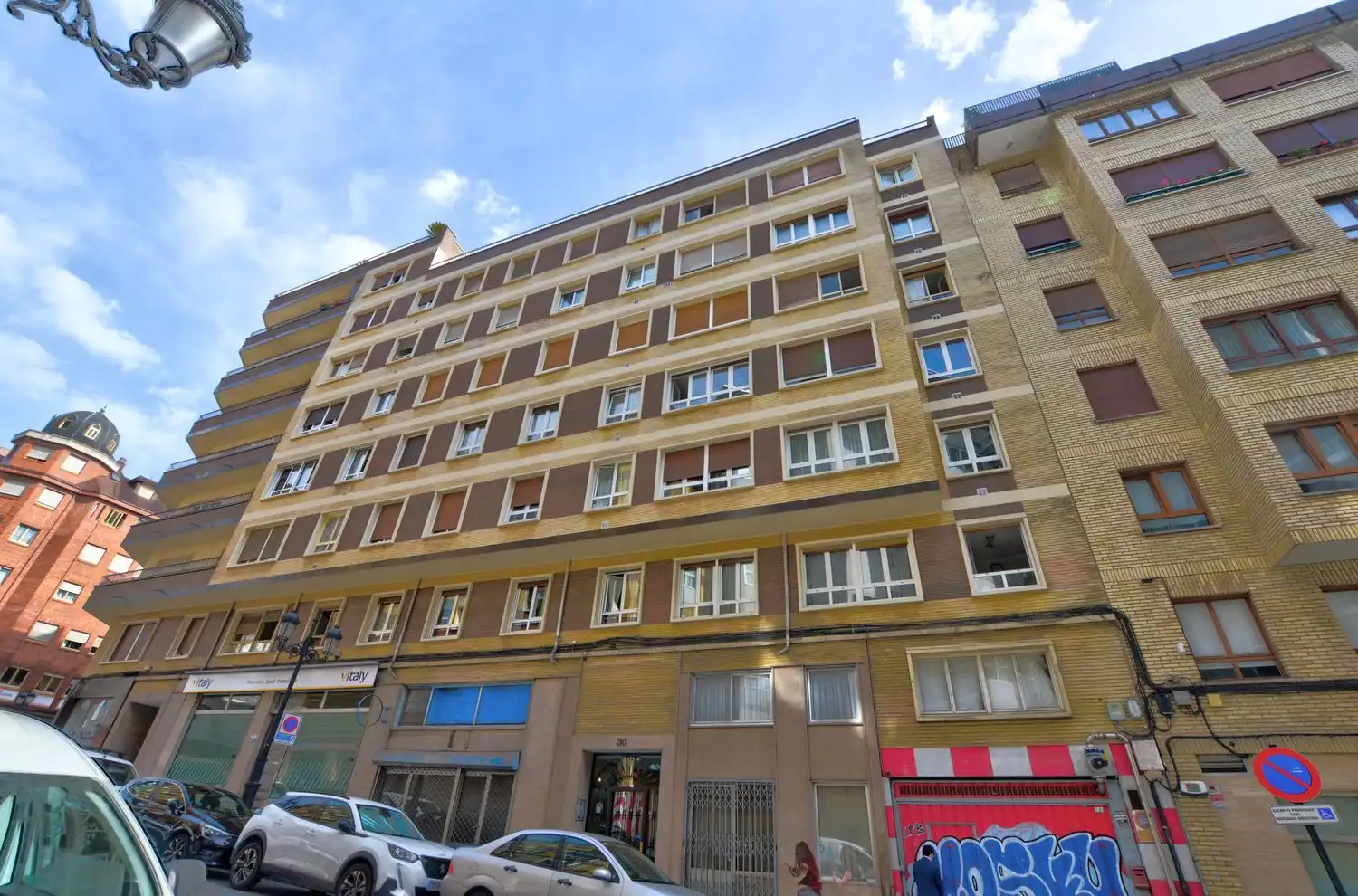 Außenansicht von Wohnung zum Verkauf in Oviedo  mit Heizung, Terrasse und Schwimmbad