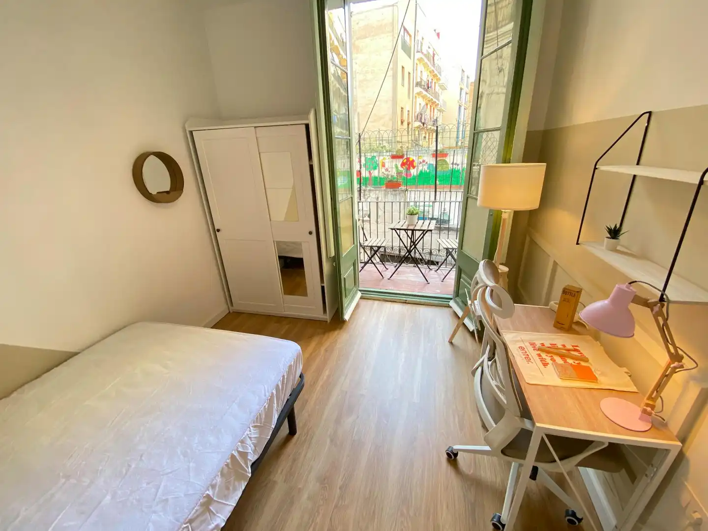 Bedroom of Flat for share in Barcelona  with Air Conditioner, Furnished and Washing machine