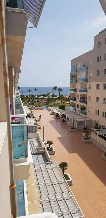 Vista exterior de Pis de lloguer en Roquetas de Mar amb Aire condicionat, Terrassa i Moblat