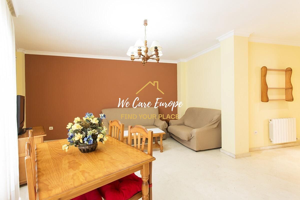 Living room of Flat to rent in  Granada Capital  with Heating and Balcony