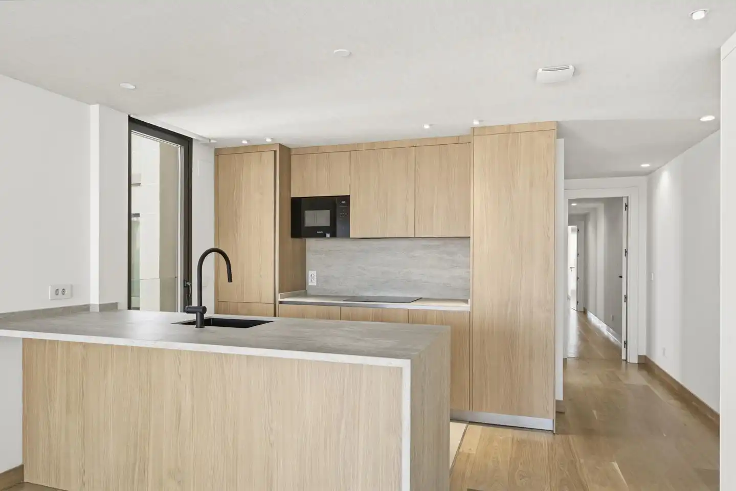 Cuina de Pis de lloguer en Madrid amb Aire condicionat, Terrassa i Piscina