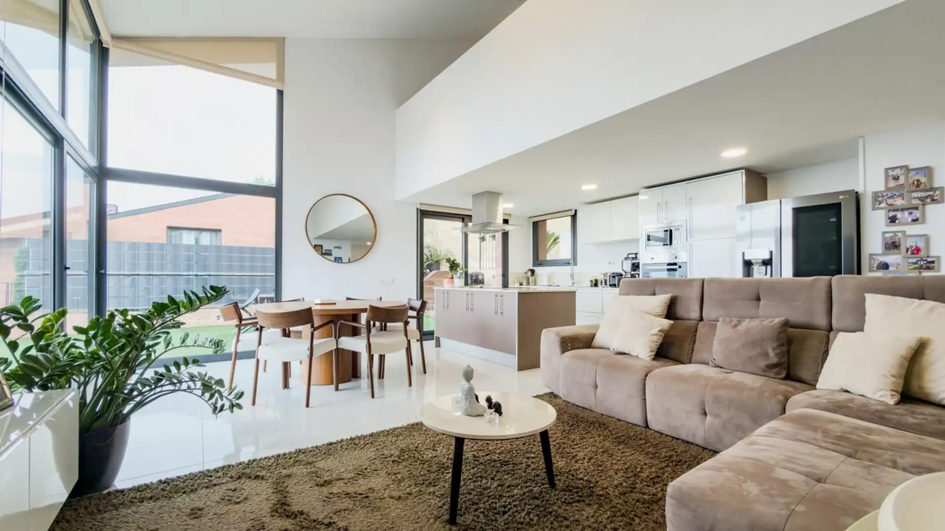 Sala de estar de Casa o chalet en venta en Corbera de Llobregat con Aire acondicionado, Calefacción y Jardín privado