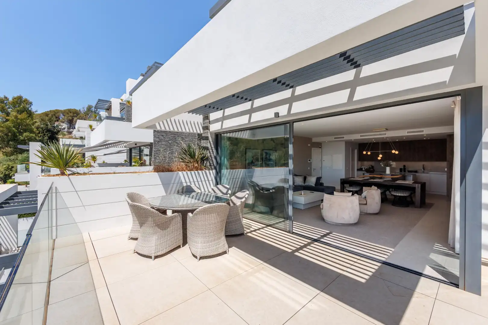 Terraza de Apartamento en venta en Benahavís con Aire acondicionado, Calefacción y Jardín privado