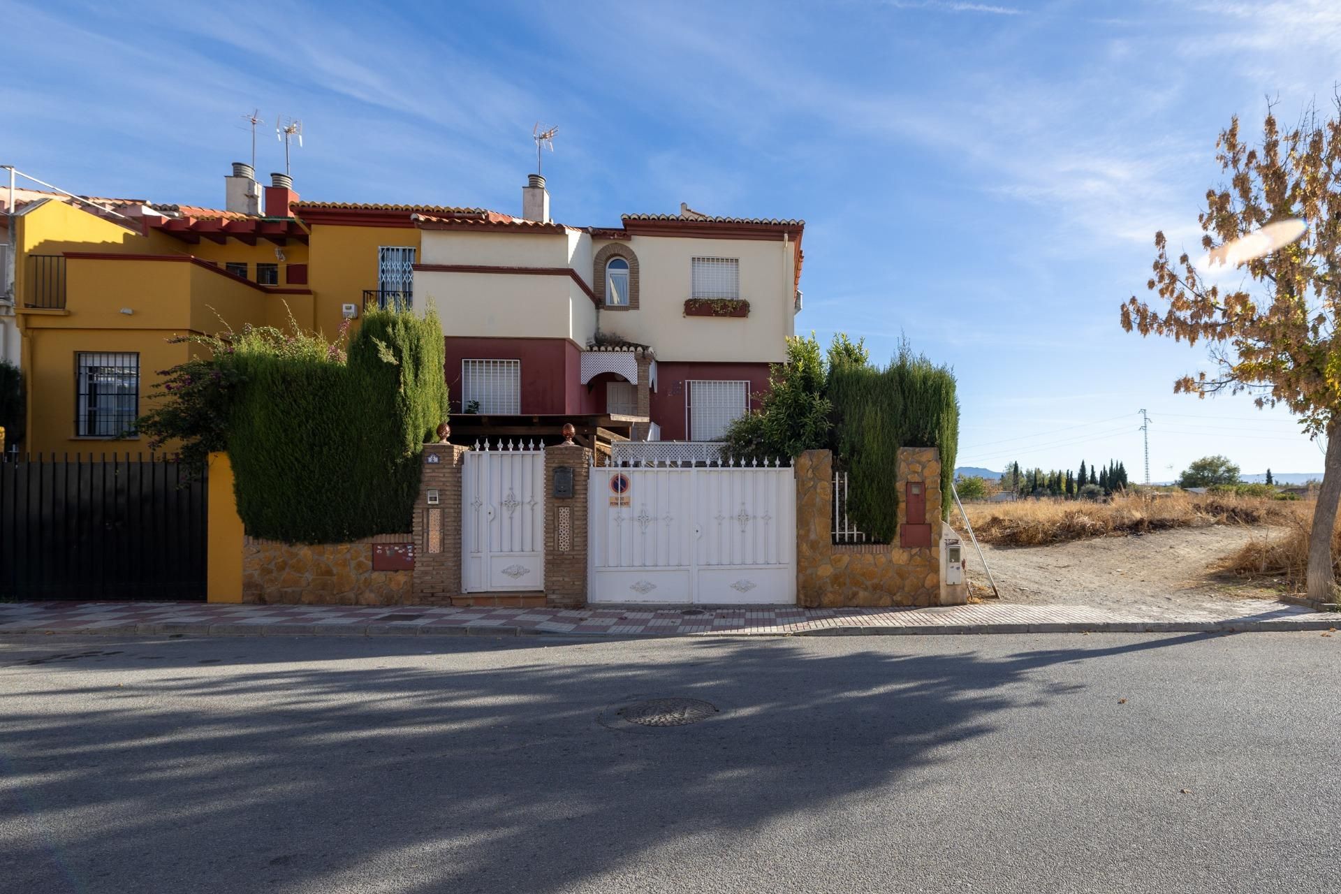 Vista exterior de Casa adosada en venda en Pulianas amb Calefacció, Terrassa i Balcó