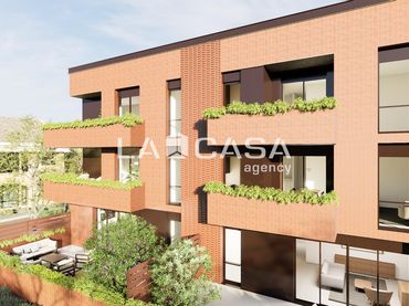 Pis d'obra nova amb balcó en venda a Carrer Margarida Xirgu 4