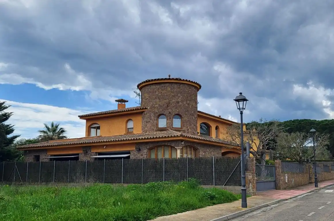 Villa con piscina in vendita a Carrer Mestre Sires 3B, imagen 2