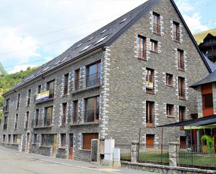 Vista exterior de Apartament en venda en Naut Aran amb Balcó