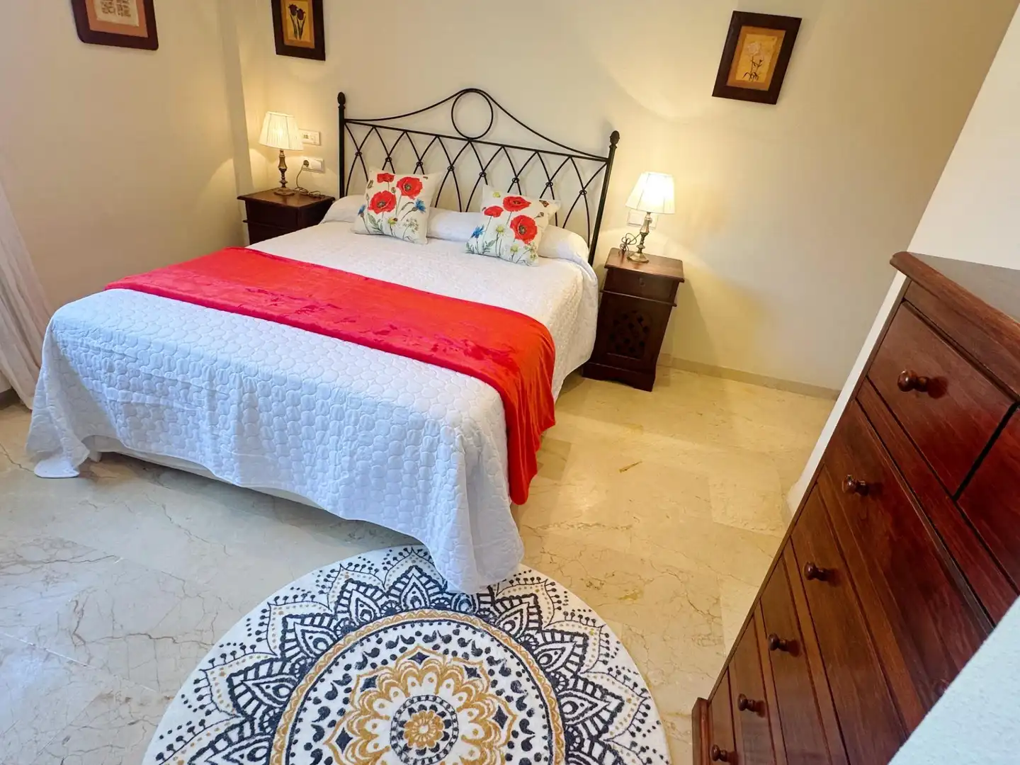 Schlafzimmer von Wohnungen zur Miete in Alicante / Alacant mit Klimaanlage, Heizung und Privatgarten