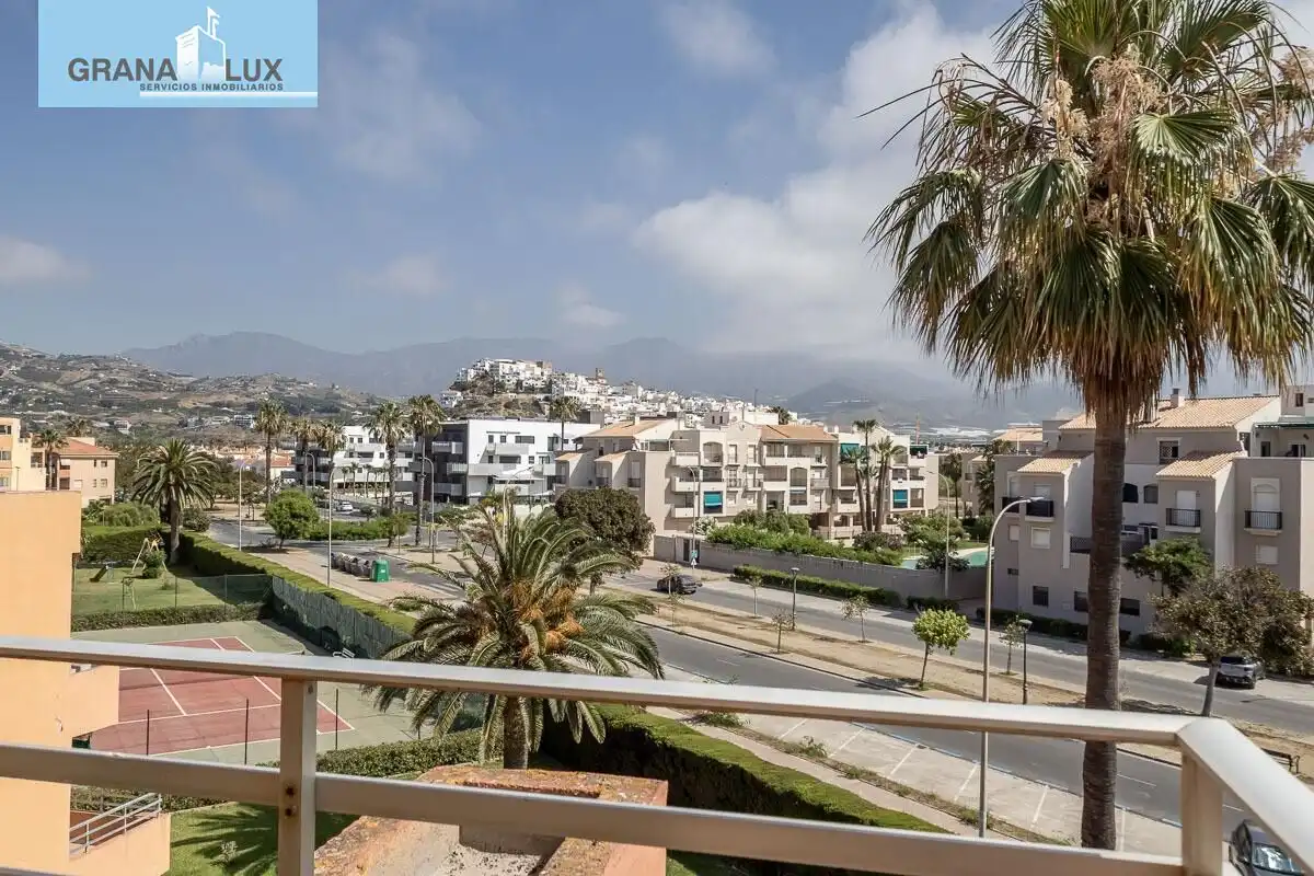 Vista exterior de Dúplex en venda en Salobreña amb Terrassa i Piscina comunitària