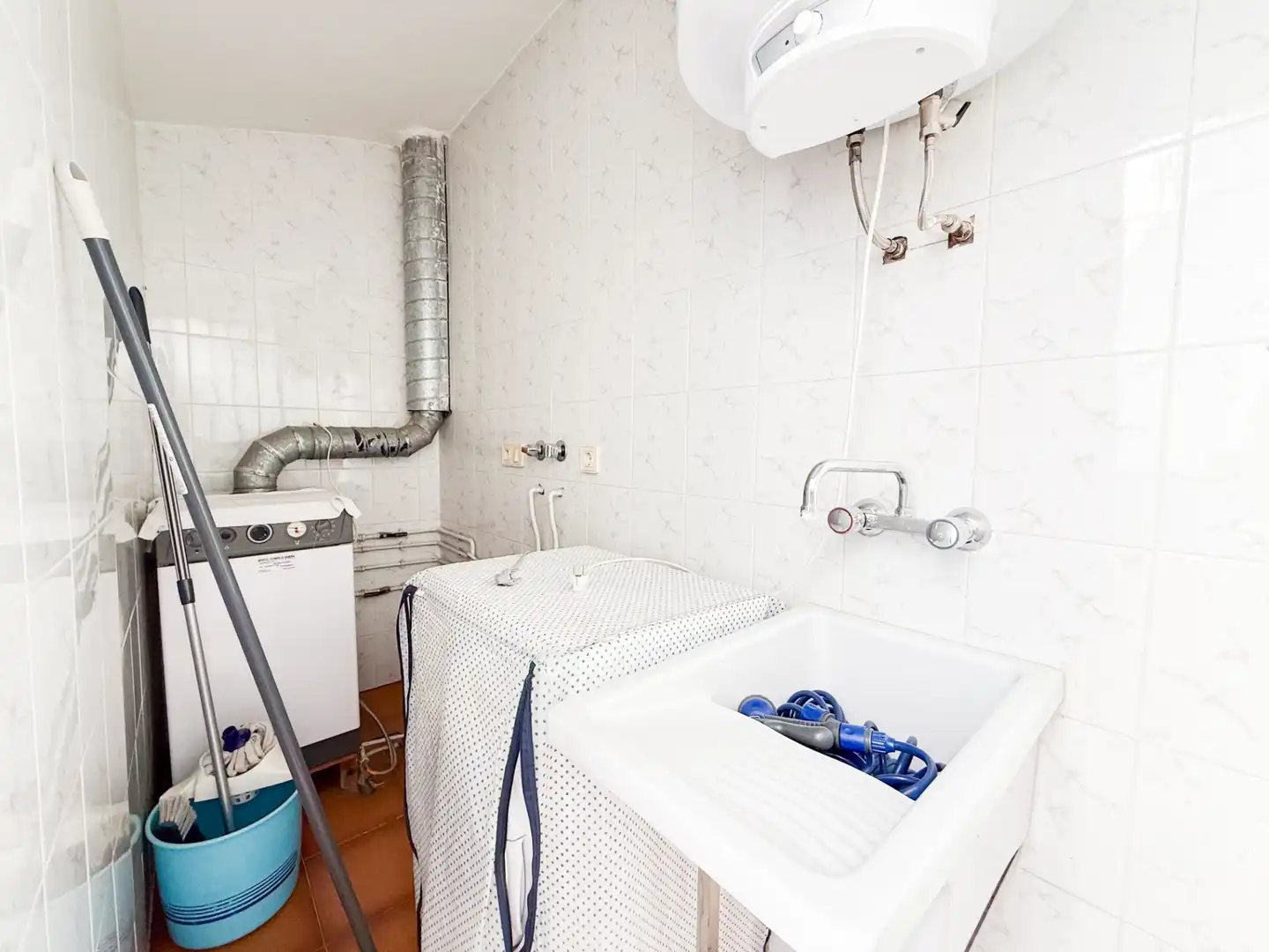 Badezimmer von Einfamilien-Reihenhaus zum Verkauf in Baza mit Klimaanlage, Heizung und Terrasse