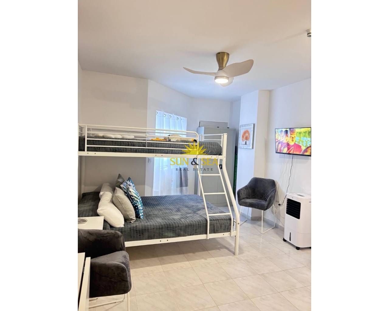 Dormitori de Estudi de lloguer en Torrevieja amb Aire condicionat, Calefacció i Moblat