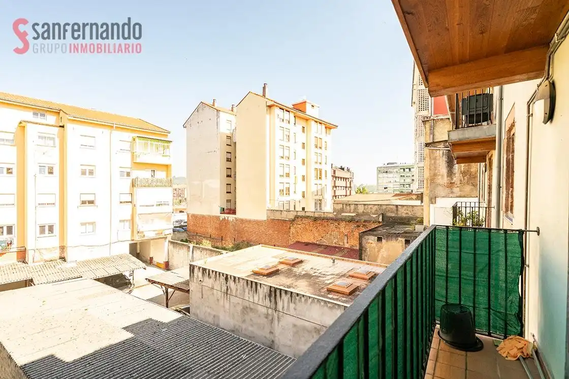 Vista exterior de Apartamento en venta en Torrelavega  con Calefacción, Amueblado y Balcón