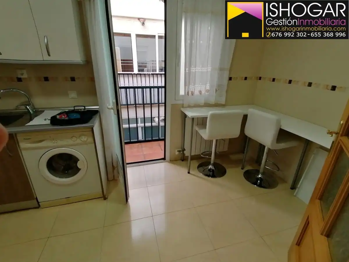 Außenansicht von Wohnung zur Miete in Valdepeñas mit Heizung und Balkon