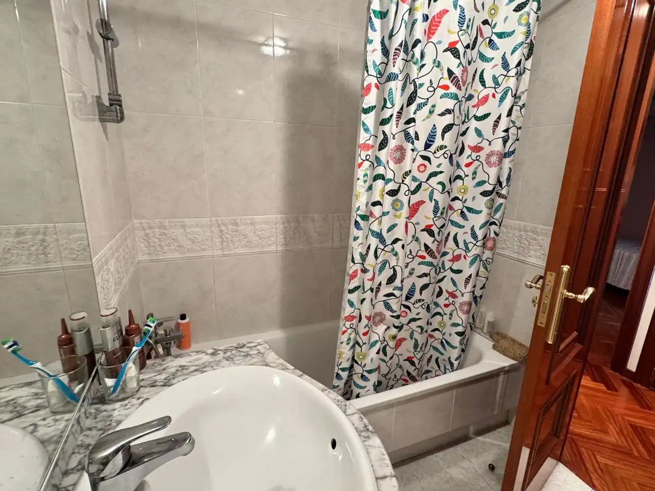 Baño de Piso de alquiler en A Coruña Capital  con Amueblado