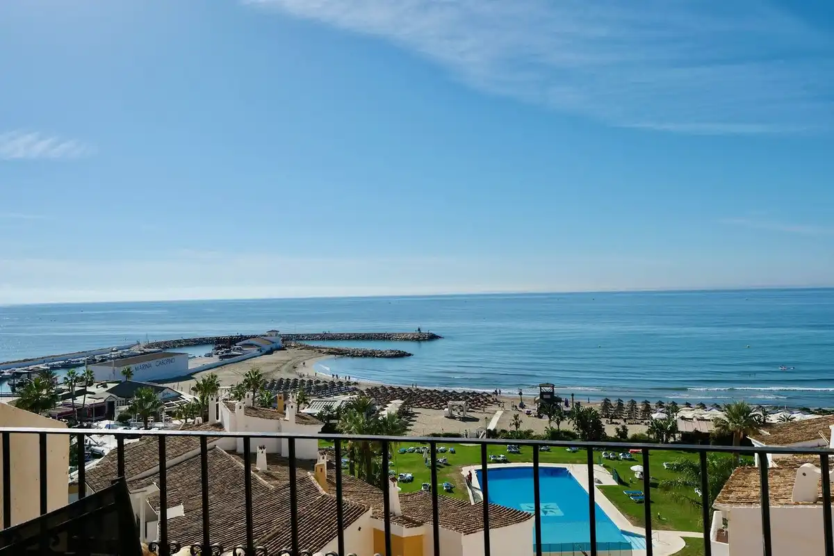 Schlafzimmer von Wohnungen zum Verkauf in Marbella mit Klimaanlage, Terrasse und Alarm