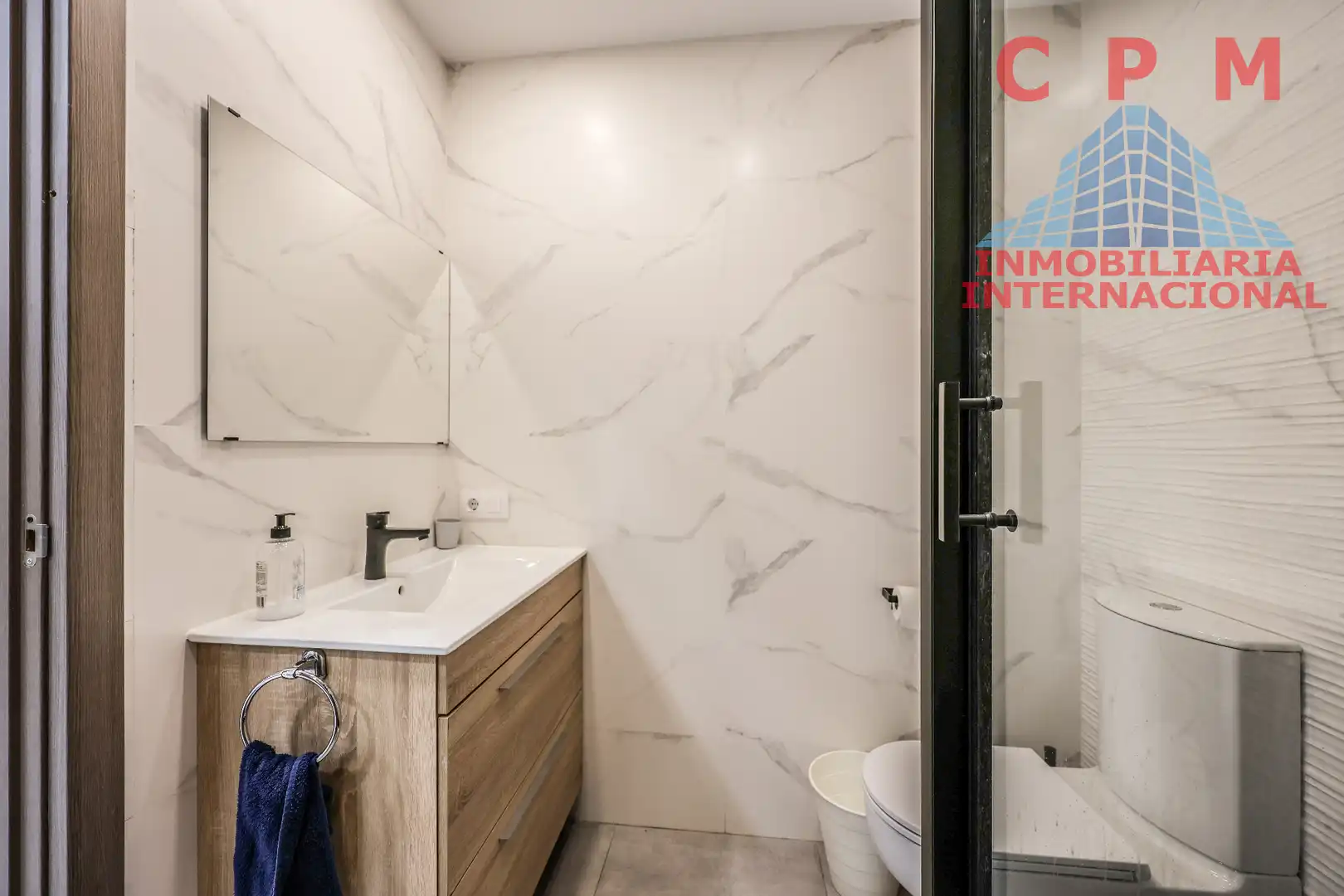 Bathroom of Flat for rent in Madrid  with Air Conditioner, Heating and Parquet flooring
