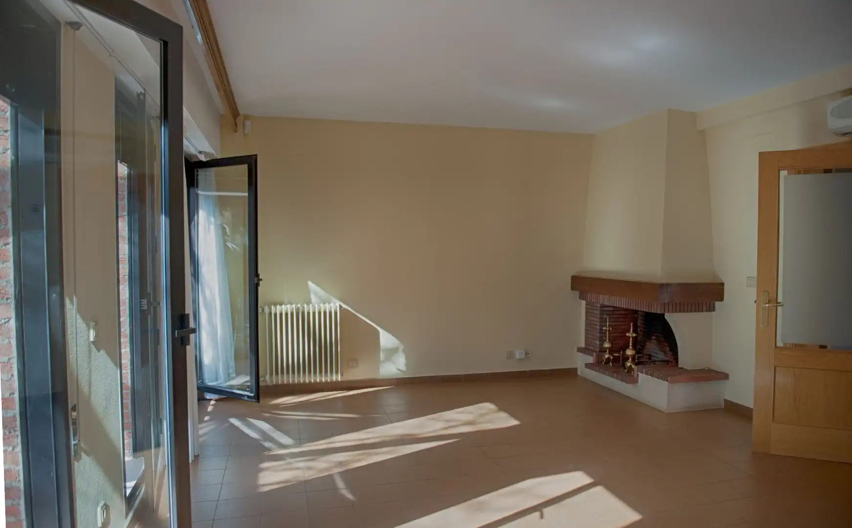 Sala de estar de Casa o chalet en venta en Aranjuez con Aire acondicionado, Calefacción y Jardín privado