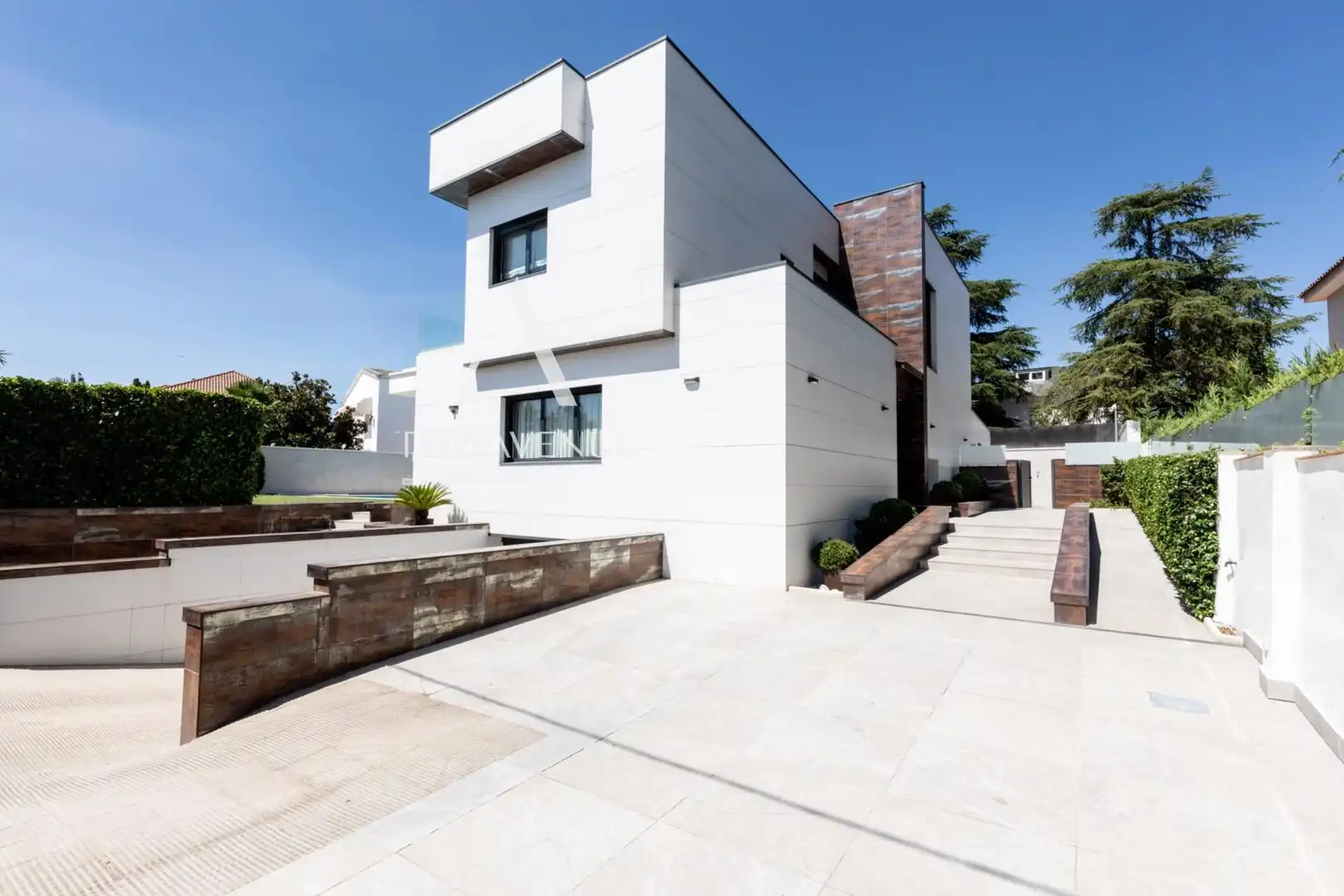 Vista exterior de Casa o xalet en venda en Las Rozas de Madrid amb Aire condicionat, Calefacció i Jardí privat